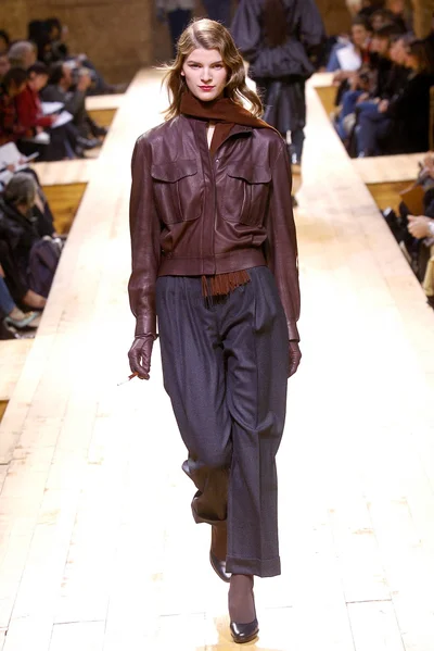 Look 16